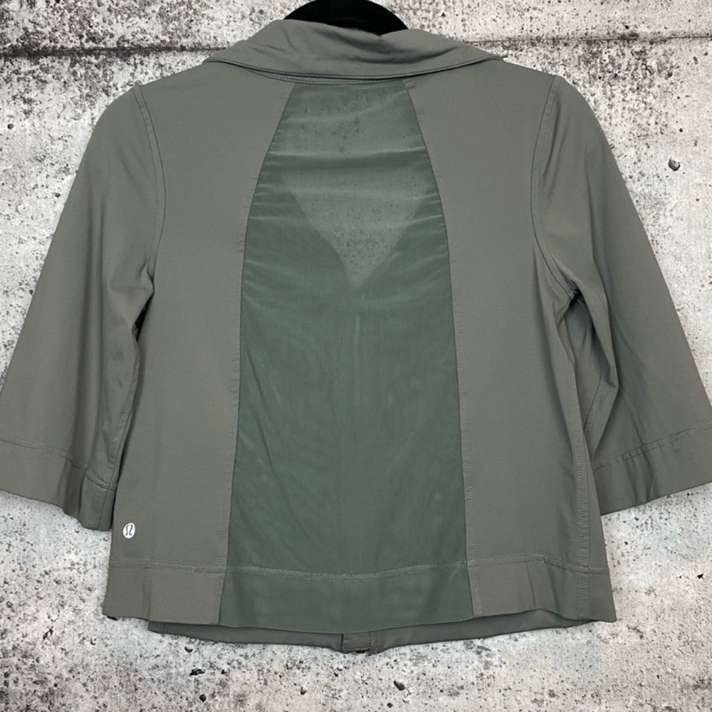 Lululemon Mesh Cropped Jacket Size 6 Military green.